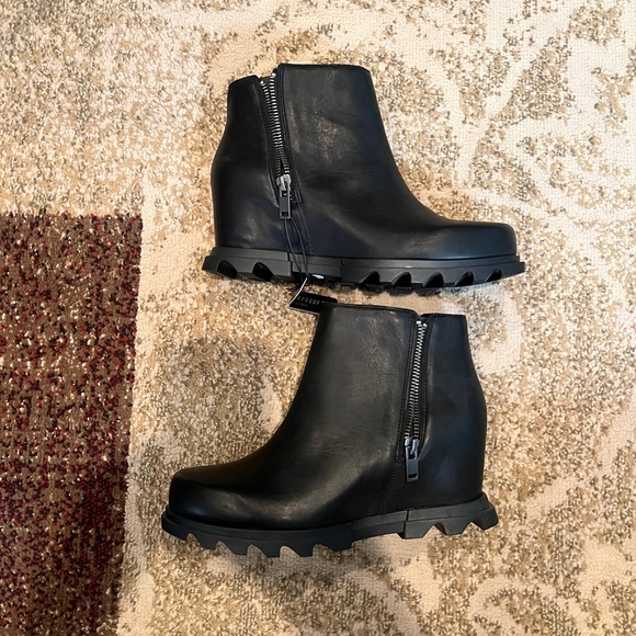 Brand new with tags Sorel black leather boots. Wedge III Chelsea bootie. - Picture 2 of 4